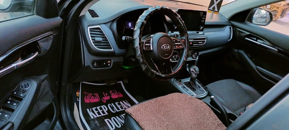 السلام عليكم Kia سيليتوز 2021 للبيع
السيارة حادثها بامريكا موضح بالمنشور ونطخ بيها بابين بالعراق جهة عكس السايق ماشية136M كيرها محور AT قبل يومين كامله مابيها اي نقص 
مواصفاتها معروفه نص فول 
السعر 125$ وبيها مجال للطيين 
مكانها بغداد البلديات للاستفسار ***********

نص مكتوب في الصور:
- ١١:٤٠
- ١ من ١٠ الرجوع إلى الوراء
- عالية الدقة.