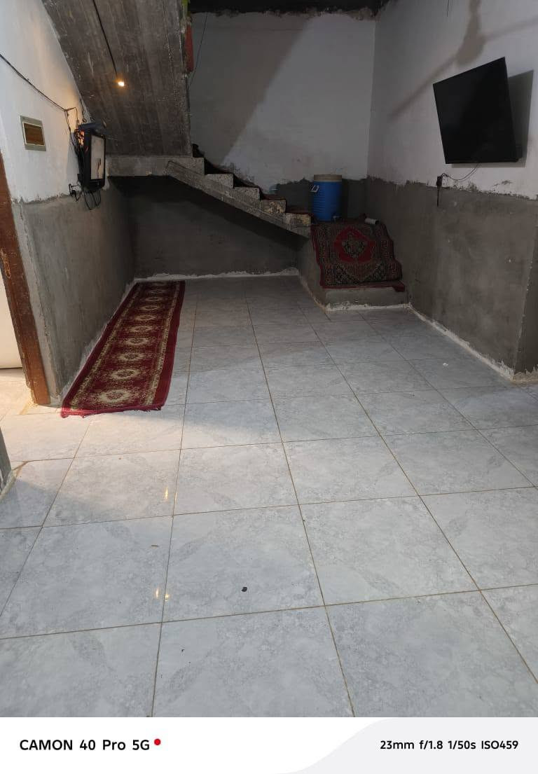 سلام عليكم بيت مساحه 200متر يحتوي علي 3غرف 5في 4. وصاله واستقبال خارجي صحيات داخليه و خارجيه يحتوي عله مشتمل طابق ثاني غرفه وصاله وتخاريج للتواصل خاص او عله رقم هاتف ***********

يتواجد واتساب
