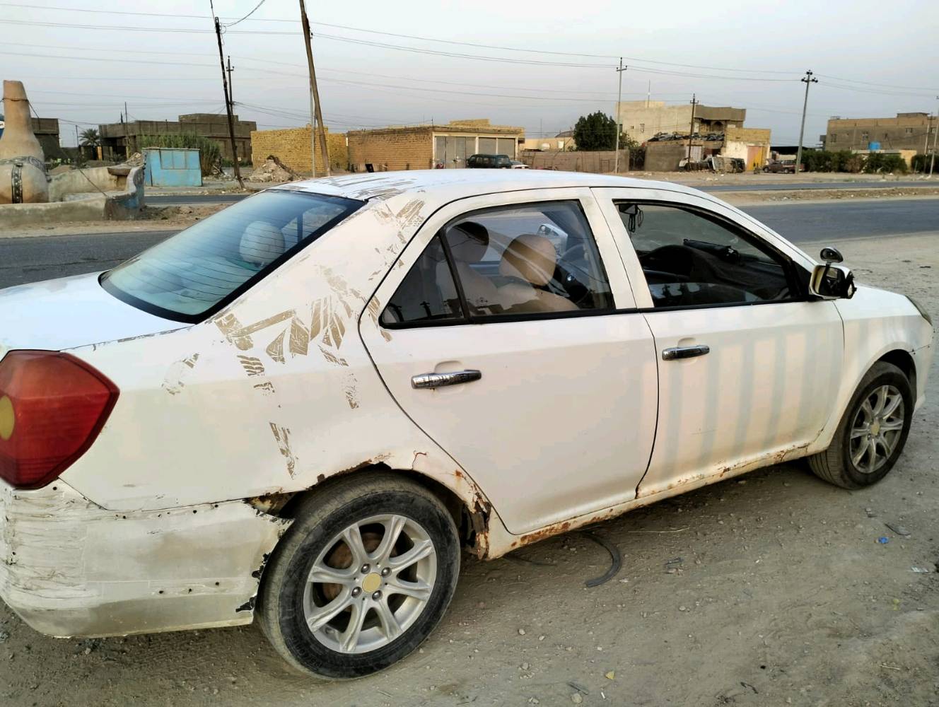 للبيع: جيلي سيدان موديل [2011]
​النوع: جيلي (Geely)
​الطراز: MK
​المحرك: 1.6 لتر، 4 سلندر
​ناقل الحركة: يدوي (مانيوال)
​اللون: أبيض
​اللوحة: بابل القاسم  جمعيه ( العراق)
​حالة السيارة:
السيارة بحالة ميكانيكية جيدة، تعمل وتسير بشكل نظامي. المحرك والجير بحالة ممتازة. السيارة بحاجة لبعض الاهتمام التجميلي البسيط (سمكرة وبويا وتنظيف داخلي) لتصبح بحالة مثالية.
​
​يوجد بعض الصدأ في الرفارف الخلفية كما هو معتاد في هذا الموديل.

كامل الاوراق اصوليه وكامله  وصاحب السياره من اهالي الديوانيه ويمكن التحويل بالاتصال مع صاحب السياره الاصلي ونطيك رقم المالك الاصلي بعد الشراء 

​السعر المطلوب:
25 ورقة 
السعر قابل للتفاوض للجادين بالمعقول.
​
للتواصل والاستفسار:
يرجى الاتصال على الرقم: [***********]
(متوفر أيضًا عبر واتساب)