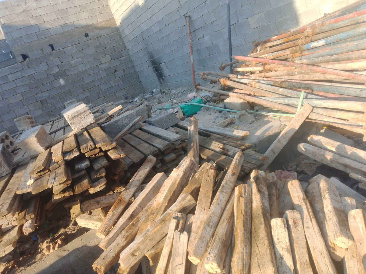 قالب خشب يدك 130 ويه 90 جك ومكص سعره مليونين وميه ***********
