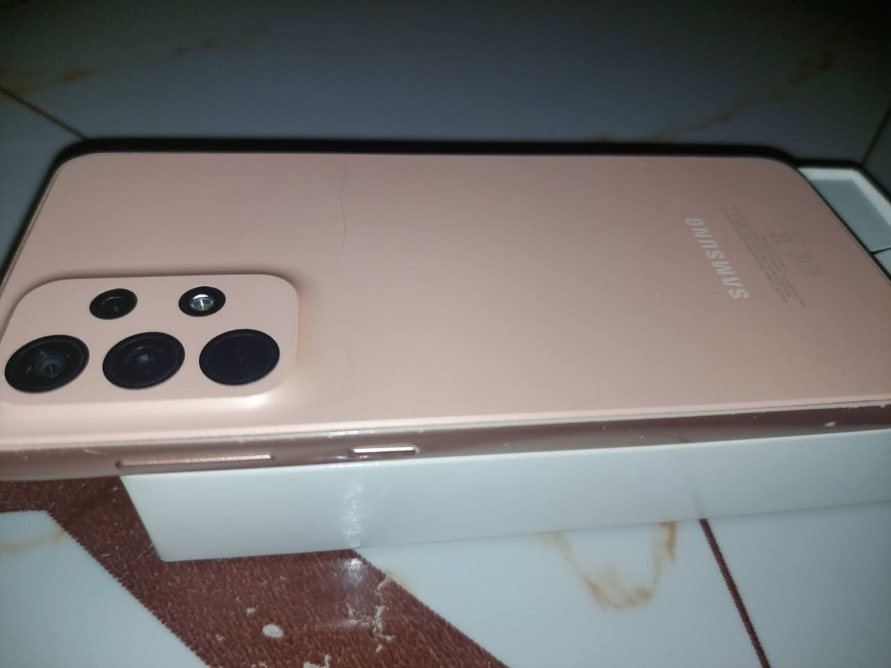 السلام عليكم A33 5G للبيع
المواصفات:
كاميرا 📷 48MP
ذاكرة 128GB + رام 8GB
بطارية 🔋 5000mAh
شاشة 6.4 بوصة Super AMOLED - 1080x2400 - 90Hz
المعالج Exynos 1280
يدعم الشحن السريع 25 واط او 20 واط 
الكارتونة موجودة

ملاحظة: اللون شوي متقشر من يم منفذ الشحن ويم السيم كارت - ذكرتها للأمانة - ما مأثر على الجهاز والجهاز شغال.

السعر 120 الف وبي مجال للشراي الجاد
مكاني: ميسان - العمارة وما عندي توصيل
للتواصل واتساب: ***********

نص مكتوب في الصور:
- CPU X القيادة معالج النظام البطارية شبكة اا المجموع الداخلي 106 ( 128GB ) GB داخلي مجاني 24.4 GB تقنية UI 4.1 عرض عرض 6.4 بوصة القرار 1080 2400 x بكسل كثافة 410.66 ppi معدل التحديث 90 Hz جميع معدلات الإطارات 90 Hz السطوع 79% جهاز