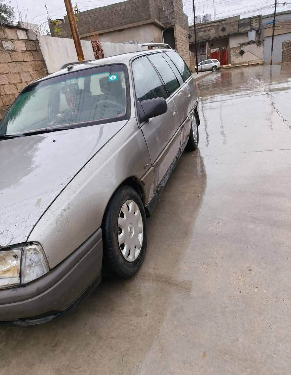 السلام عليكم 
للبيع اوميكا 89 حجم عشرين  محور كابريتر  المحرك والكير زينات  الرقم انكليزي مسطرة الشرعي بالموصل  شرط التحويل ما ينطي وكاله بيها هزه  الى الشهر العاشر اوراقها جاهزة تمام  السعر 20 ورقه  قفل رقم ***********
