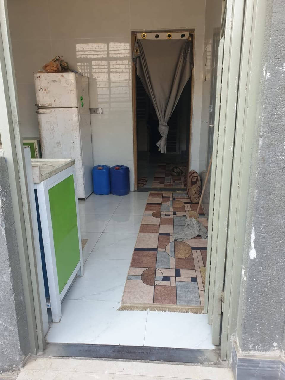سلام عليكم بيت للبيع مدينة الصدر قرب حسينيه الامام المهدي مساحه ١٢٥م  طابقين اربع غرف  الاول كامل والثاني عوزه ارضيه وبياض  مطلوب اسكان ٤٥ مليون *********** 
 ***********

