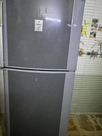 عندي ثلاجه مستعمله للبيع هذا رقمي 07713856961
