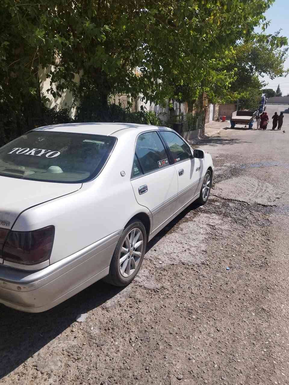 مەلیکە ساخ ساخ ساخ. سەیارەکە پیش هەموو شتیک هی مالە. هی مەعرزە نیە کامل مەسرف کراوە.  2002 پیشو دوا کریستاڵ دوودوگمەی گیڕعادل مەکین بجوک بەنزین هارناخوات  هەموو گیانی ئیش ئەکات  کامل بەشەرت.  سەقەفو حیزام بەشەرت.  سەیارەکە هەتا بیلیت جوانە   تایەو ویلی تازەیە کەمڵ جوان کاری بۆ کراوە کۆدە کەی بەناوی خۆمەوی سەیارەی مالە بۆ هیج مەگەری  50گەلا مەجالی زۆر کەم شوین تەکیە . *********** @highlight
