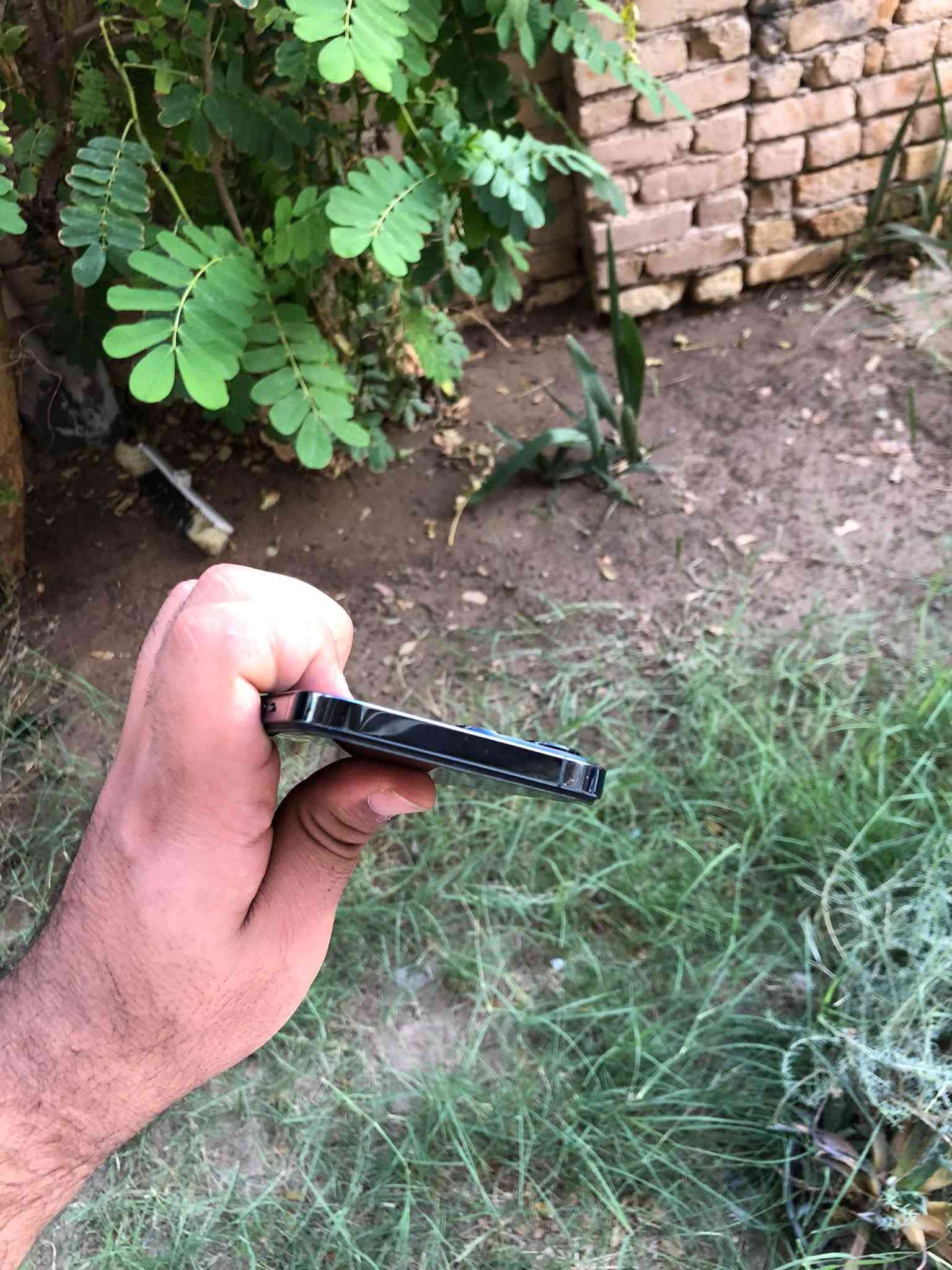 آيفون ١٢ برو ماكس • ذاكرة ٢٥٦ • فيس ايدي متوقف