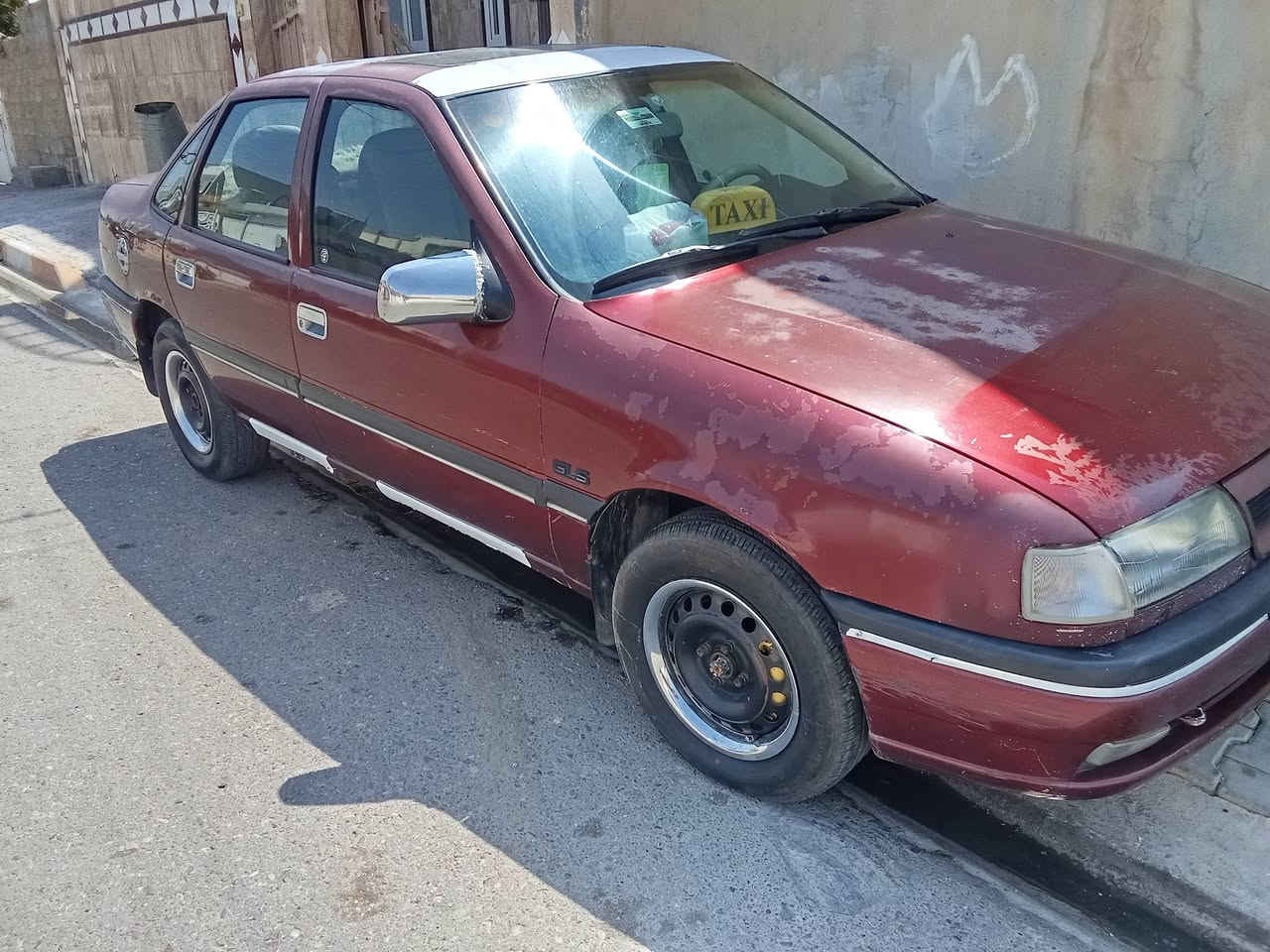 سلام عليكم اوبل فيكترا للبيع موديل 93محرك حجم 20 كله بلادي بدون صبغ سنويه جديد  بيه دفتر بانزين رقم كركوك سعر 36مكان طوز ***********بس خابر على الاتصال
