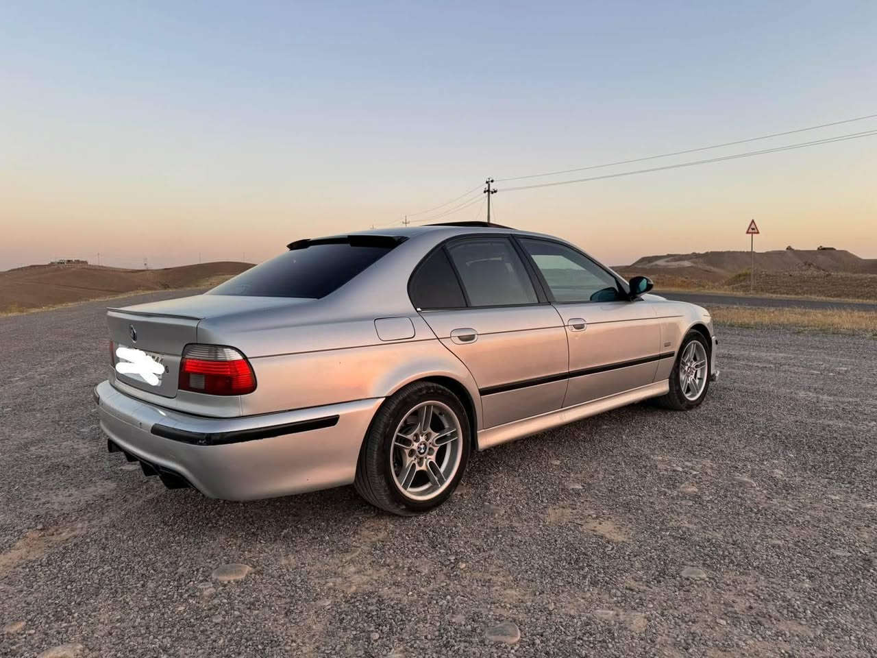 BMW 2001 
حجم 530i ما مفتوح
فوول فوول مواصفات واحد علی واحد 
کامل M 
فتحة سلاید 
شاشة بلادي کاربلي
کامیرا 
حساس خلفي و امامي 
شاشة بلوتوث 
سي دي بوکس 
تلفون بلادي
کشنات كهرباء  
کشن تدفئة 
کشن خزن میموري 
لایتات و بک لایتات بلادیات 
ویل 2 سایر 
تایرات جدید اصلي 
مرایات M
هواي مواصفات …….
سیارة باسمي رقم وسنویة و هزة جدید 
صدر و حدادیة جدید 
سیارة دخول جدید مرقم رقم اربیل دولي 
کهرباء و صدر و تحویل کلە بشرط دینار مابي مصرف 
رجااااااءءءااااا الي ما یشتري لا یکتب تعلیق ولايراسل
*********** اتصال ، واتس آب اكر, نينوى
