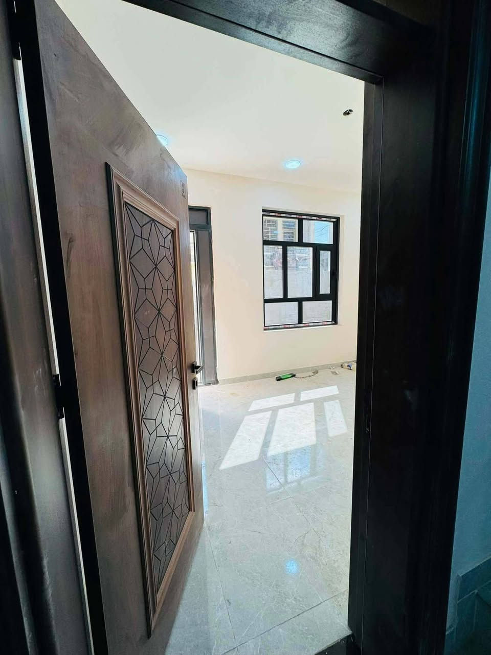 ✨السلام عليكم
🏠#للبيع_بيت 50متر واجهيه 5متر نزال 10متر 
🏗️بناء طابقين 

📍العنوان #بغداد_الدور_البوعيثه
⬅️مجمع السلطان الاول 

🔹يحتوي البيت على
✅غرف منام 2
✅ستقبال-
✅مطبخ-
✅مجمع صحيات 
🔴 ملاحضه البيت جاهز للسكن ✨ 

🔹نوع العقار طابو زراعي سند 25 اقرار محكمه

🔴السعر جدآ مناسب

⬅️ للاستفسار خاص او الاتصال على الرقم  

☎️***********

@إشارة 
عرب جبور ديرتنا

