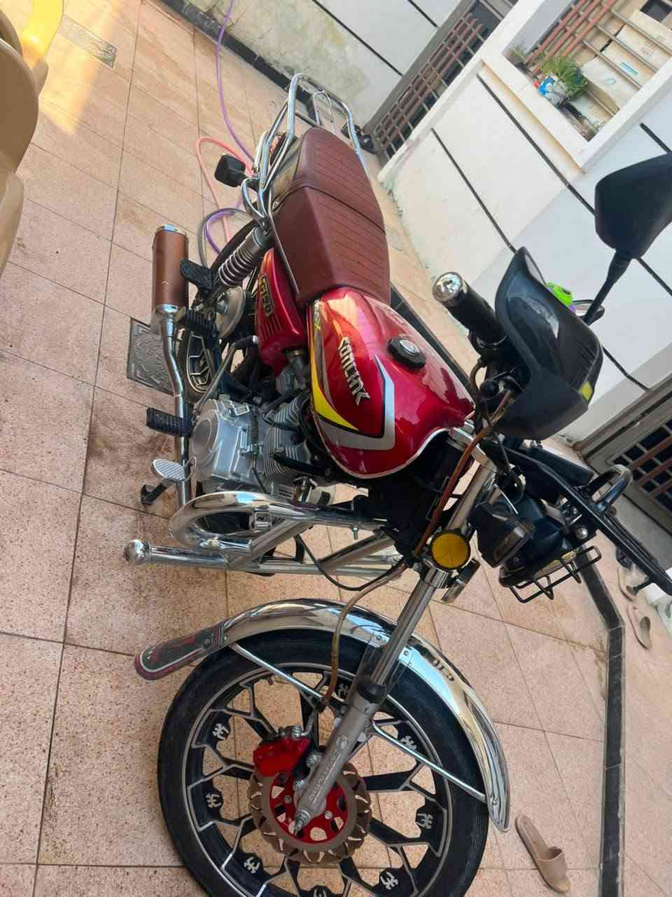 سلام عليكم دراجه إيراني سيفان موديل 2024 لون أحمر شخط مابيهه نضيفه حيل كير ومحرك نضيف محرك برقي ما مفتوح بي صالنصه زعره وعندي وحده ثانيه ويا كاتم صالنصه تشغيل عن بعد خمسه كير لعنوان الفلوجه حي شهداء سعر 750 وبي مجال رقم الهاتف كورك *********** /أثير
