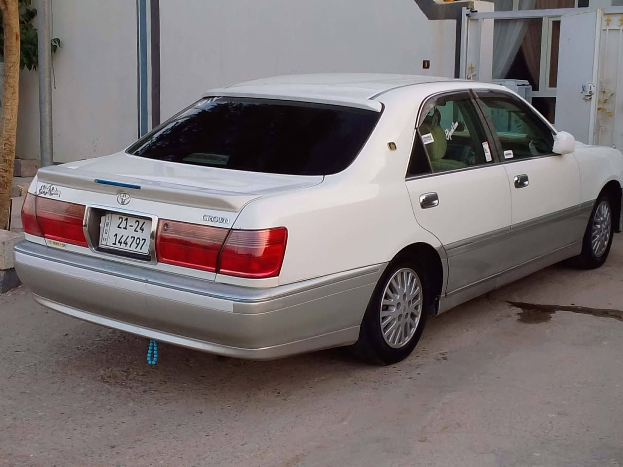 مەلیکە 2003بڕاوە
دوو دوگمەی دیفۆر گەورە 
شتی دانسقەو لۆک 
سعری 35گڵاو مەجالی زۆر زۆر کەم
