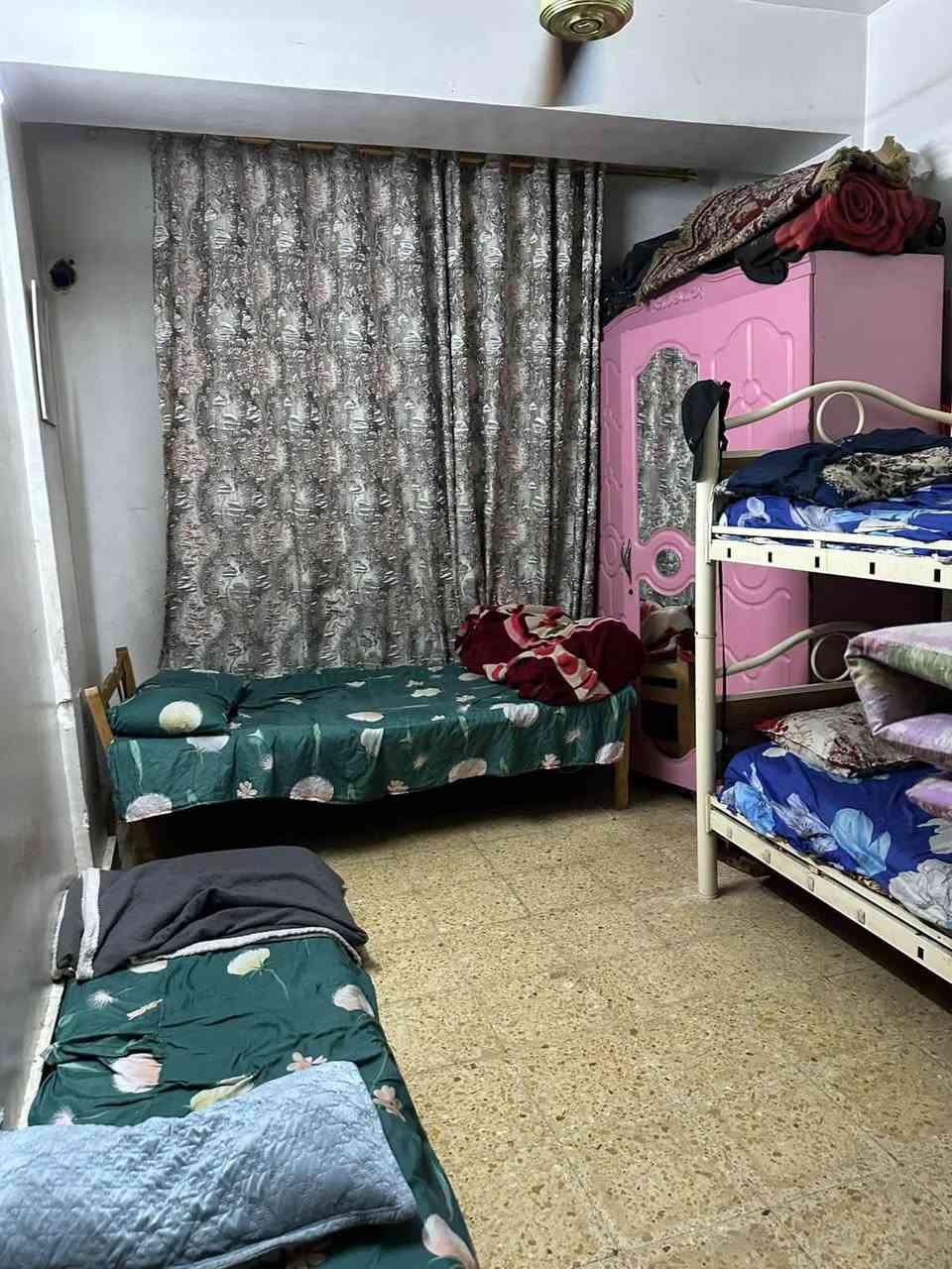 🏠 للبيع شقة سكنية مميزة في موقع خدمي واستراتيجي
📍 الموقع: سر قفليه – شارع السعدون
📌 تقع في الفرع الرابع مقابل فندق شيراتون
📌 قريبة من مستشفى الأندلس الأهلي
📌 موقع حيوي وقريب من الأسواق والخدمات والمواصلات

🔹 مساحة الشقة: 75 م²
🔹 الطابق: الأول
🔹 عدد الغرف: غرفتين
🔹 صالة: واحدة
🔹 مطبخ: واحد
🔹 حمام: واحد
🔹 مرافق: متوفرة
🔹 العمارة: عوائل فقط

⚡ الخدمات متوفرة:
• ماء
• كهرباء وطنية
• سحب جاهز
• منطقة هادئة وخدمية وقريبة من جميع الاحتياجات

💰 السعر: سبع ملايين دينار عراقي
🤝 يوجد مجال للتفاوض للجادين

💵 الإيجار الحالي: 350 ألف دينار شهريًا
📈 مناسبة للسكن أو الاستثمار

📞 للاستفسار والمعاينة:
أبو غيث – ***********

🔑 فرصة ممتازة للسكن والاستثمار في موقع حيوي ومميز

ملاحضه مكلف ب النشر التواصل مع صاحب الرقم .
