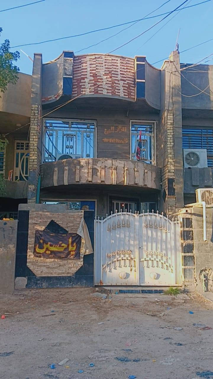 للبيع 100 متر طابقين
مربع 3000 حي الربيع خلف شارع 20
يحتوي على 3 غرفة نوم
استقبال
مطبخ
صحيات
***********
