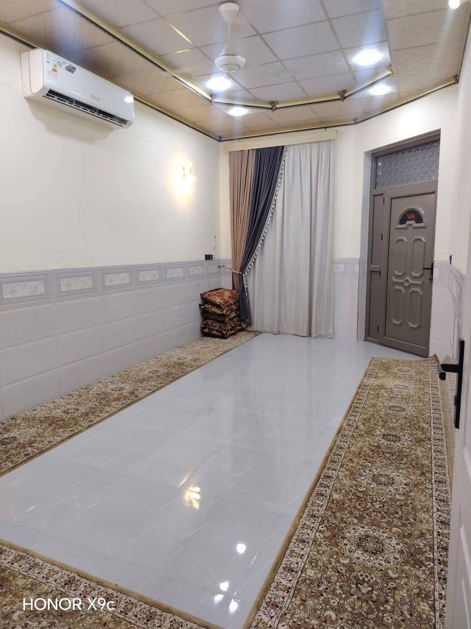 دار للبيع طابو صرف المساحه 120م شارع 40 كاطون الرحمه قرب جامع مالك الملك السعر 75
للاستفسار ***********

نص مكتوب في الصور:
- HONOR X9c