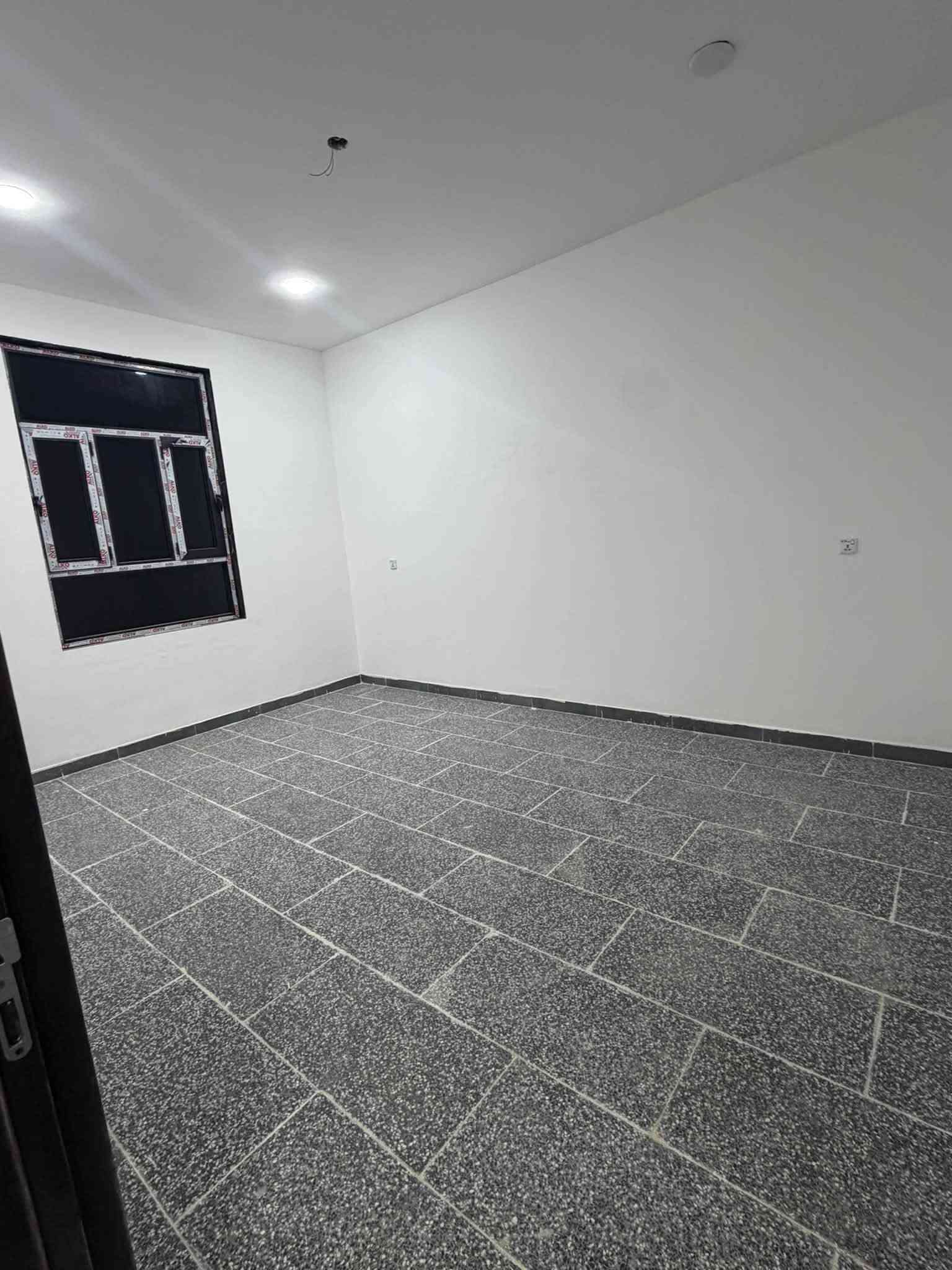 شارع مطار بغداد • ١٥٠م • غرفتين