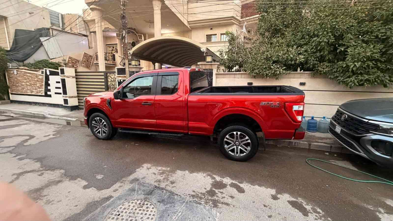 FORD F150 SUPER CAB 2023
السلام عليكم فورد للبيع 
السياره موديل ٢٠٢٣ قطعتين صبغ بنيد وجاملغ 
السياره ماشيه ٤٠٠٠كيلو 
يعني بعدهه بدهن الشركه 
ابسياره باب طويل وباب قصير 
المحرك 8 سلندر 5000
صور الحادث مرفقه ويه الصور 
السعر علق ويجيك السعر او اتصال او خاص 
الهاتف *********** متوفر واتساب ايظاً
العنوان بغداد 
السياره بدون رقم

نص مكتوب في الصور:
- 67825894