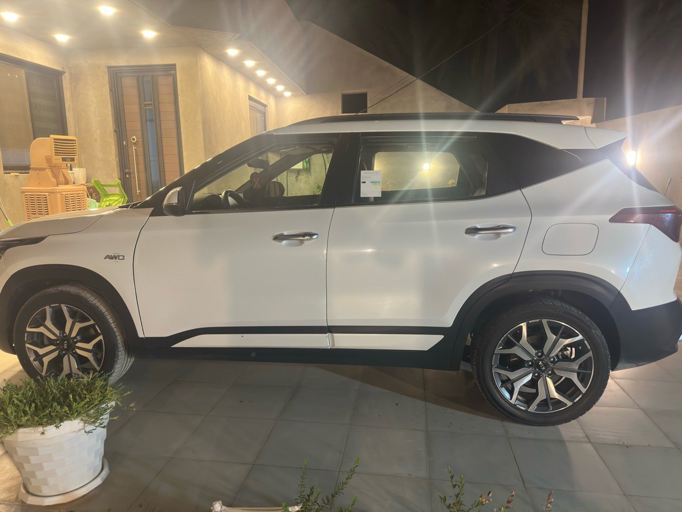 سيلتوس موديل 21 وارد امريكي ضربتها بسيطة دعاميه الاماميه فول موصفات سيارة نطيفة وجديدة السيارة كله موصفات بيها Sx تبريد خير من الله عارضة ب150 بيها مجال بسيطة
شكد الممشى الحقيقي للسيارة؟: 
130000
بالضربة الأمامية: بس الدعامية لو بيها رادياتير/شاصي/ليتات متأثرات، وشصار بيها تصليح؟: 
فقط تبديل الدعامية 
شنو سعة المكينة بالضبط وهل الفحصات كلها سليمة؟: 
1600 تيربوا سليمة المحرك و الكير
وين مكان السيارة حالياً، وشنو آخر سعر نهائي ويا مجال للمساومة؟: 
واسط السعر النهائي 148