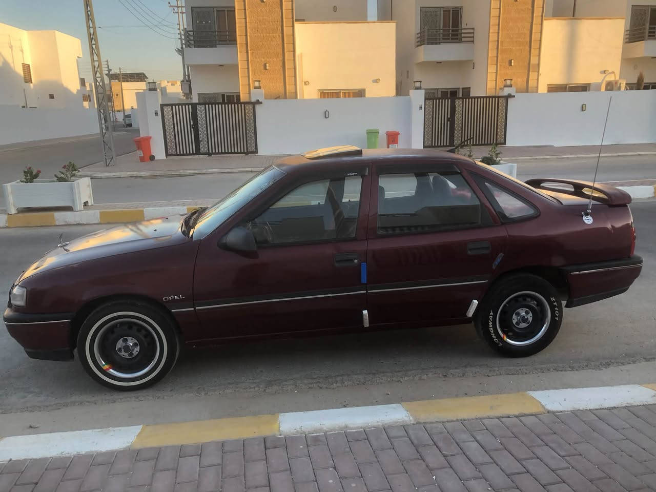 اوبل فكترا ماروني للبيع
موديل 91
رقم انكليزي صلاح الدين 
مصبوغ حزام للجمالية
سيارة نظيفة ومرتبة
محرك 16 
كير عادي
صدر جديد
لايت زينون
قفل مركزي ريموت
سنوية نافذة الى 2030
السيارة بإسمي وتحويل مباشر
مكان السيارة تكريت 
السعر 35
للاستفسار
***********
***********
