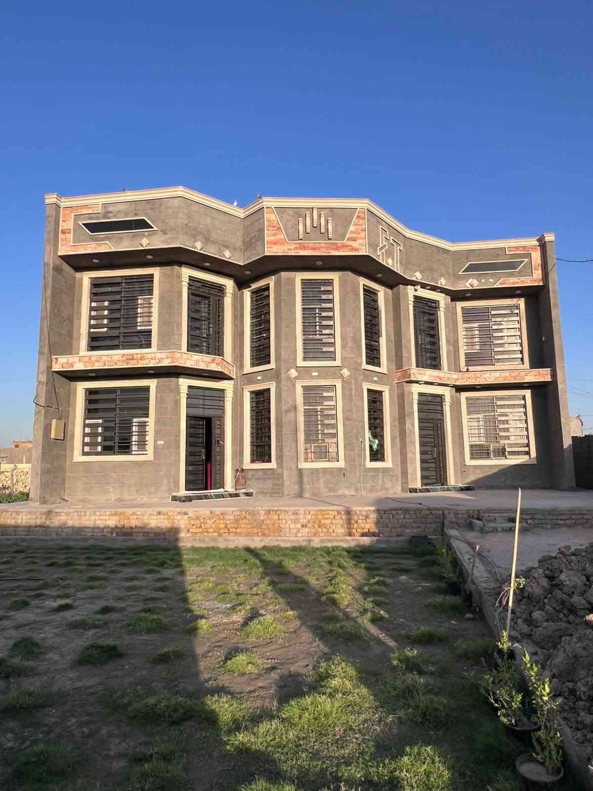 سلام عليكم بيوت لبيع بداخل دونم 2500 متر عل طريق العلويه شريفه بنت الحسن ع من جه ساده ابو خطه طابوا زراعي سند 25 كافه الخدمات متواجده فيه وايضا محلات ينشأ عليه عل شارع عام للستفسار اتصال عل رقم *********** و*********** السعر خاص
داخل بيوت ارضيه مرمر وسرايمك هندي درجه الأولى
