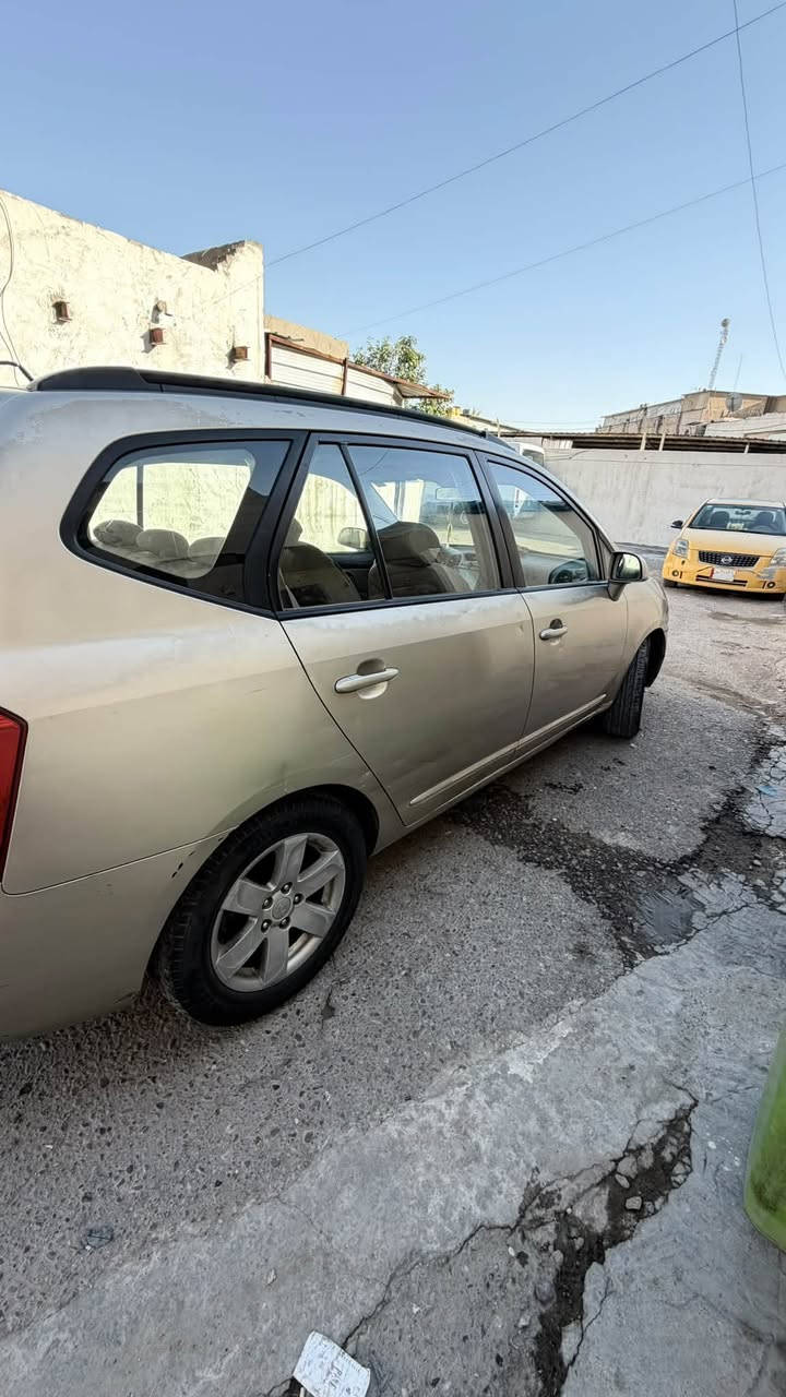 السلام عليكم 
كيا رندو رقم الماني جديد
6سلندر 2700
موديل 2008
5 راكب
سياره ماشيه 138 الف حقيقي
محرك و كير و تبريد خير من الله ما ناقصها شي 
بس صبخ مالتها جارد و بيها شويه نواقص بسيطه
مكان سياره بغداد 
سعرها 89 وبيها مجال بسيط
للتواصل خاص او على رقم ***********
