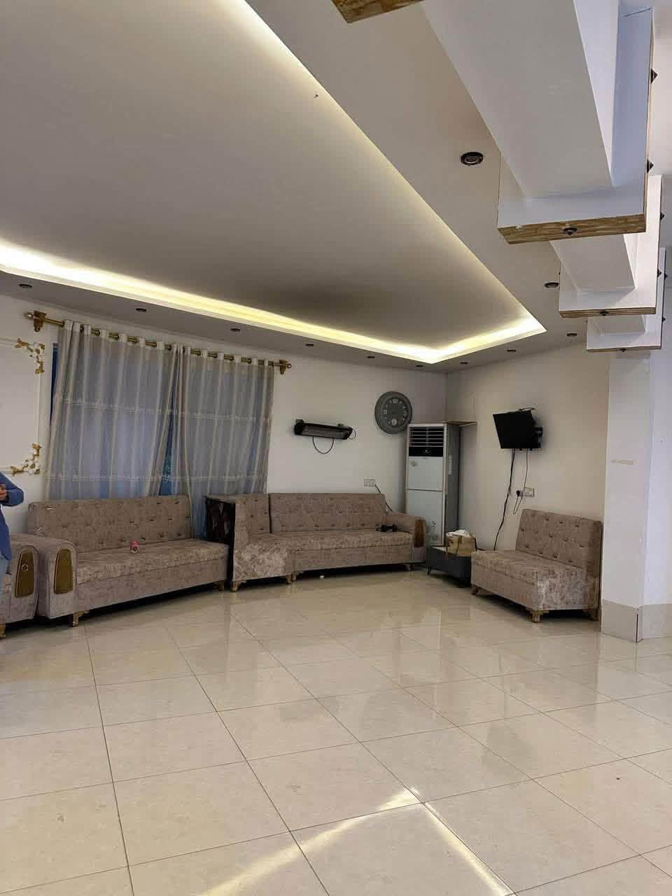 مع تغيرات الجو ❤️ وفرنا لكم مزرعه يحتوي على ساونا وماء الحار 😍 خلف كليه القلم للحجز والاستفسار فقط واتساب ***********
