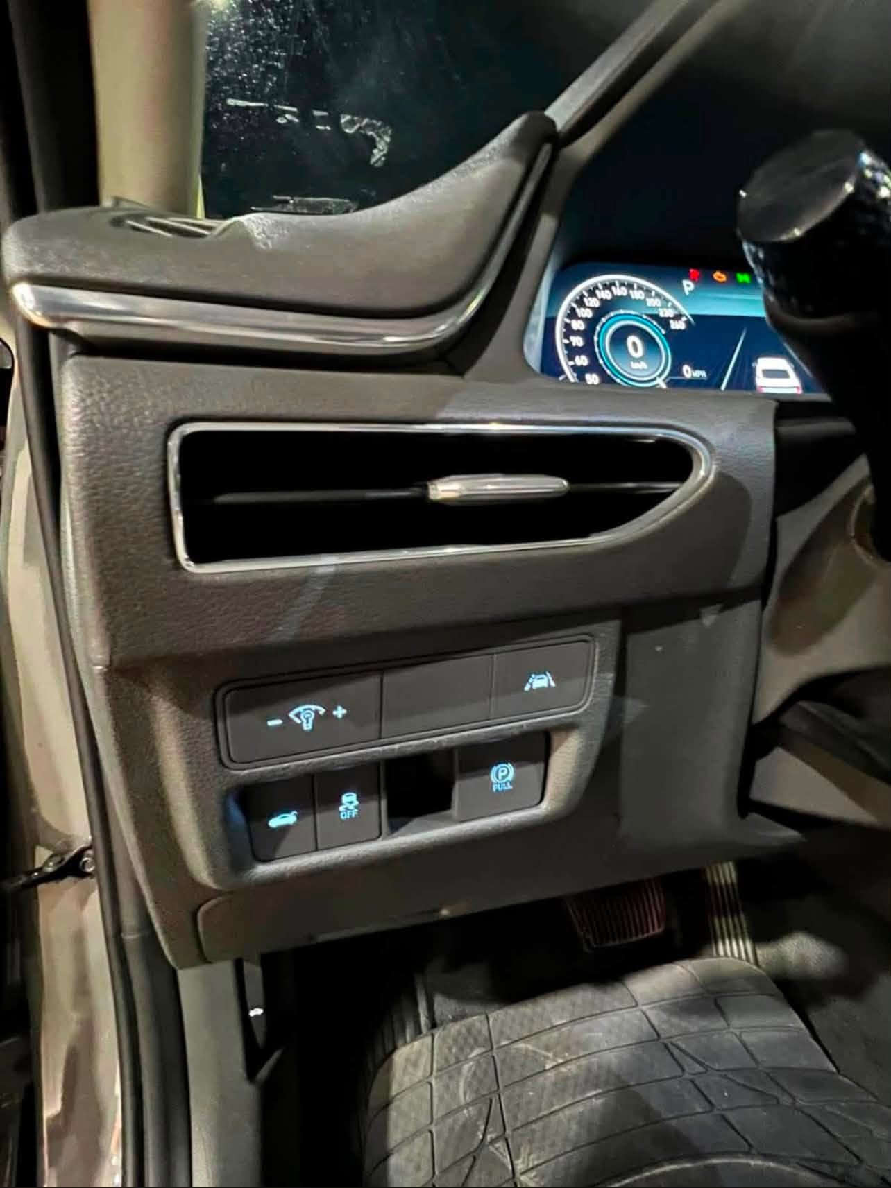 يا الله

السلام عليكم 

سوناتا 2021وارد امريكي ✈️

حادثه مرفق بلصور وسونارموجود 

فول مواصفات 

مكينة 2500GDi

مواصفات 

بنوراما 

بصمة+بصمة ابواب 

دخول ذكي +تشغيل عن بعد +لد ترحيب

كشنات كهرباء 

داخل ابيض ملكي 

مانع تزحلق +مثبت سرعة +تحديد مسار

رادار امامي جانبي  +نقطة عمياء 

تحكمات ستيرن فول 

هاند بريك بصمة

انضمة سرعة 3+تبريد بيانو

ومواصفات الفول معروفة 

السيارة كير محرك لغود شواصي ايرباكات كفالة 

مكان السيارة اربيل 

سنوية +هزة جديدة 

تحويل مباشر

سعر السيارة 168وبيها مجال 

للاستفسار ***********

او ***********واتساب موجود
