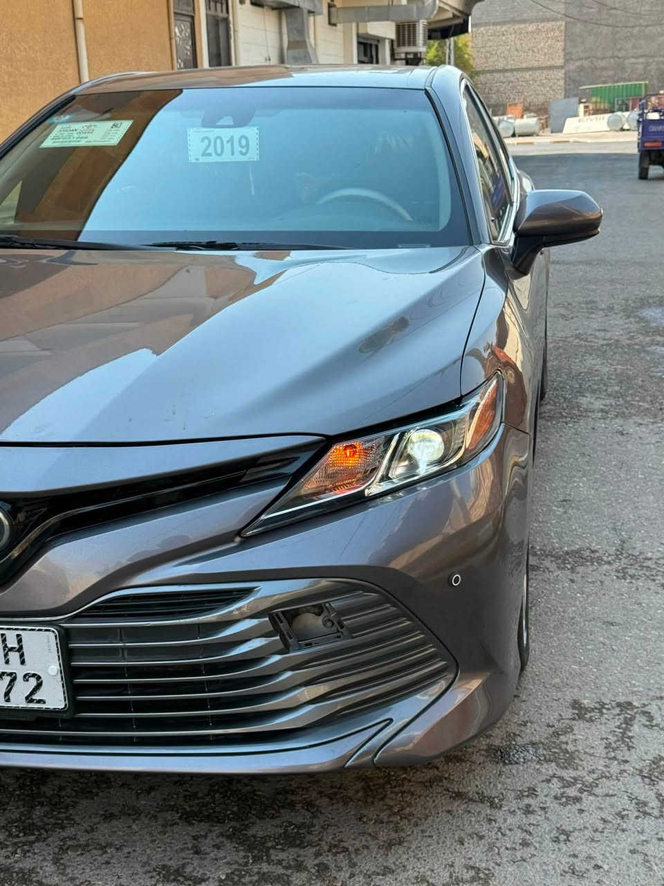 كامري وارد امريكي فئة Le موديل ٢٠١٩
شرط جديدة حادثها فقط راس الجاملغ عكس السايق ونصبغ الجاملغ كله توحيد لون .. 
رقم بغداد تحويل مباشر 
ادامة كاملة ع السيارة ما تصرف عليها ربع دينار جاهزة للأستخدام 
تخم تاير جديد 
صدر جديد 
ترايك للبصرة 
ماشي ١٣٠ الف 
السعر 162$ وبيها مجال 
ترهم بيع او مراوس 
مكان السيارة الانبار - هيت 
للأستفسار
***********
