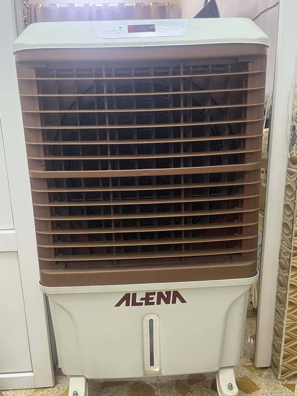 للبيع مبردة هواء ALENA*
*المواصفات:*
- النوع: مبردة متنقلة بعجلات
- الحالة: مستعملة نظيفة، شغالة 100%
- اللون: ابيض × بني
- بيها مؤشر مي
- *المميزات*: تبريد قوي، صوتها هادي، اقتصادية بالكهرباء

*الموقع:* الموصل - حي السماح  
*السعر:* [ 140] الف دينار - قابل للتفاوض  
*للتواصل:* [*********** واتساب]
