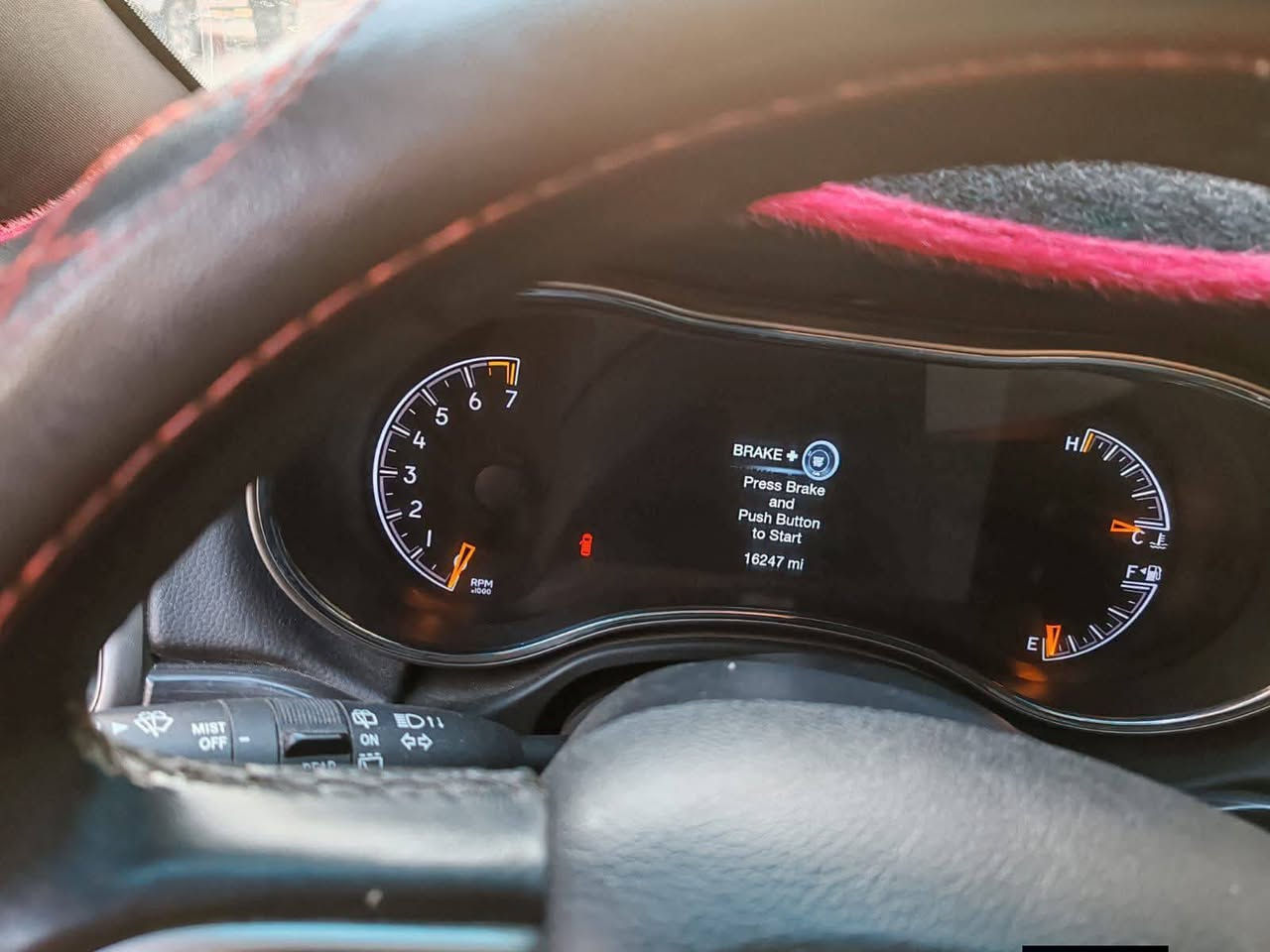 سيارة جديدة والحادث تبديل فقط مطابق 
سونار خاص 

للبيع | جيب جراند شيروكي Black Top موديل 2021
🚗 الموديل: 2021
🎨 الفئة: Black Top
⚪ اللون: أبيض
📏 المسافة المقطوعة: 17,000 ميل فقط(حقيقي) 
💵 السعر المطلوب: 22،000$ 
المواصفات: ✅ محرك 3.6 لتر (V6)
✅ ناقل حركة أوتوماتيك
✅ دفع رباعي (4×4)
✅ جنوط سوداء Black Top
✅ شاشة لمس ونظام معلومات وترفيه
✅ كاميرا خلفية وحساسات
✅ مقاعد جلد
✅ تشغيل بصمة (Keyless Start)
✅ تكييف ثنائي المناطق
✅ إضاءة LED
✅ فتحة سق
✨ السيارة بحالة ممتازة جداً، استخدام خفيف، جاهزة ولا تحتاج أي مصروف.
📍 الموقع: بغداد/ كراده 
📞 للاستفسار والمراسلة على الخاص أو واتس‏‪***********
