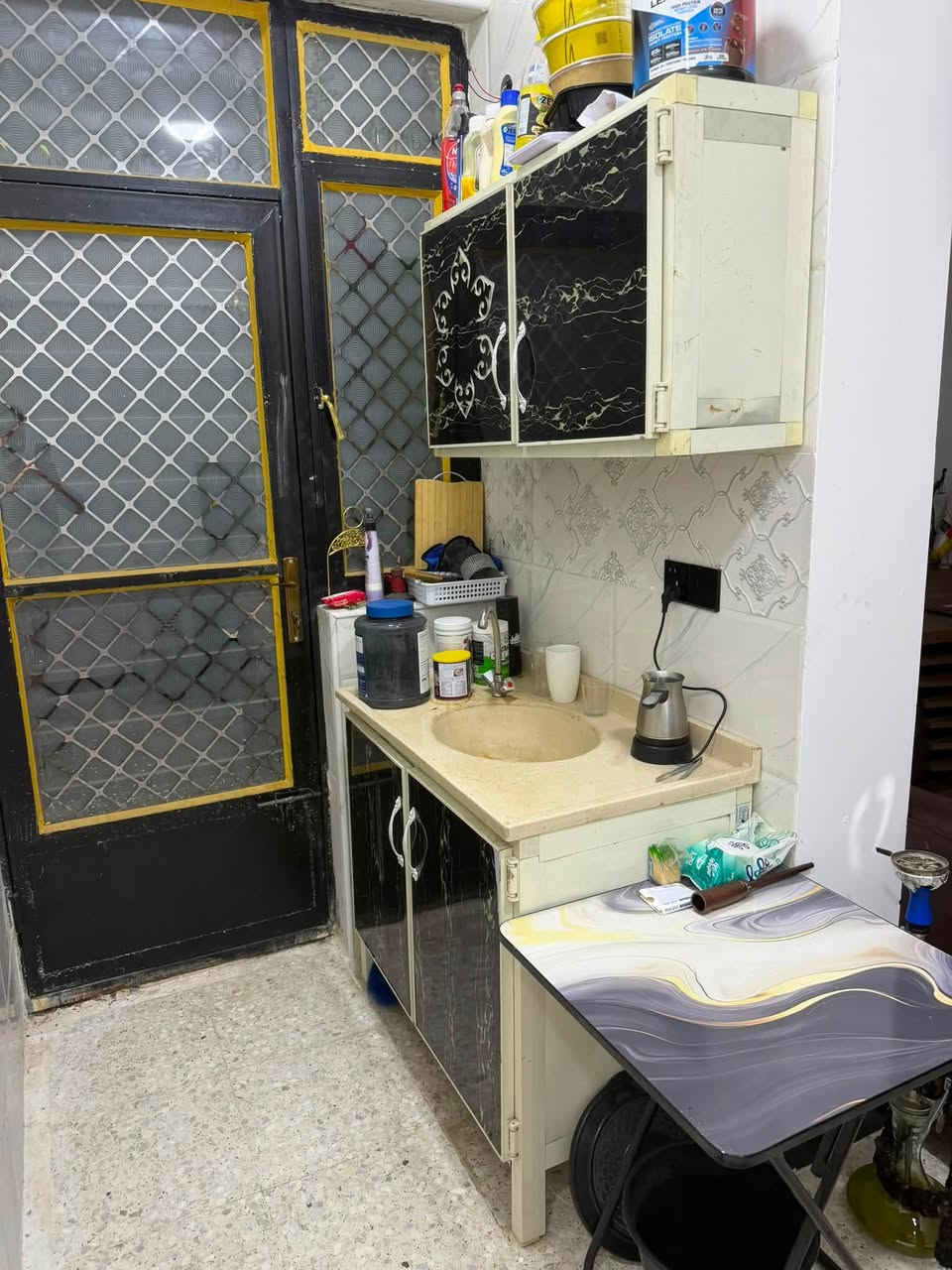 غرفه تركيه مع دوشك طبي نظيف  الغرفه 250 الف دوشك 100 الف 

طباخ شغال ع فحص ب75 الف 

كاونتر مع ملحق مرمر ب100 الف 

كراسي حديد نظيفات 60 الف 

تخم جلد نظيف مكتبي 250 الف 

ميز مكتبي 175 الف 

لوكر مع كومدي عدد2 كلهن ب300 الف 

سبلت الوادي 2 طن جديد شتريته بداية الصيف ع فحص 

سعره 400 الف العنوان حي الفرات  خلف جامعة المشرق 

***********

