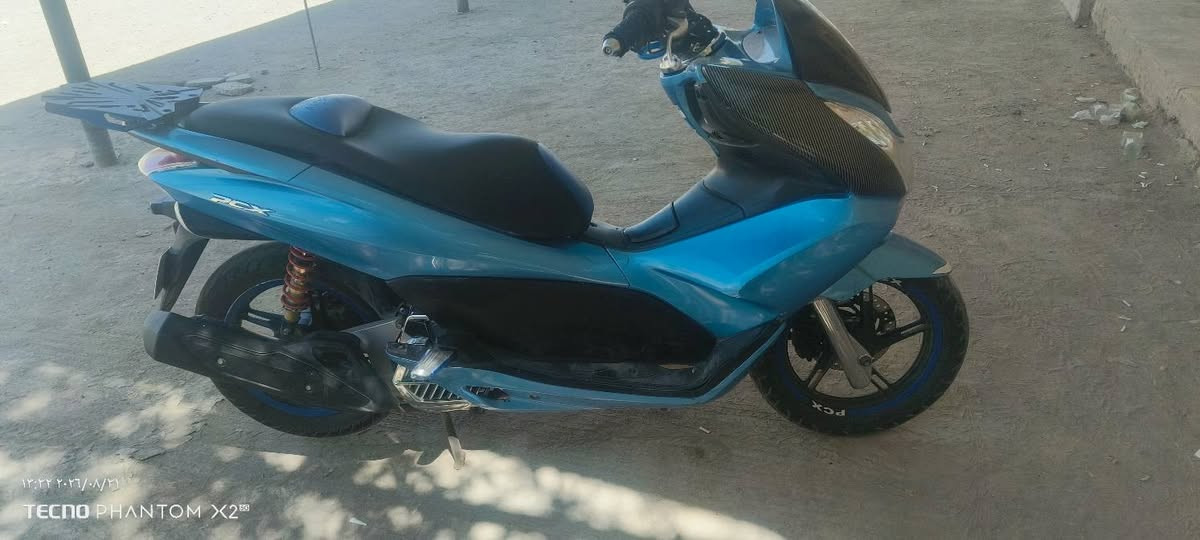 السلام عليكم دراجة pcx جيل الاول الدراجة كفالة عامة كلشي شغال بيها لون مميز بيها تزويد نيكل والصفاح مال البجم كاربون فايبر الدراجة لون مميز لون جويتي على سمائي دبلات نيكل تزويد سيباية السعر مليون وستمية ١٦٠٠ رقم الهاتف *********** متوفر واتساب وفيس العنوان ديالى بعقوبة المركز

