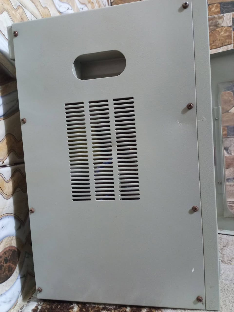 للبيع رافع فولتية سوري (بناء الحضارة) 10KVA
((ما موجود ماسنجر تواصل على الرقم)) 

 
الجهاز شغال ونظيف.

 يرفع من 80 فولت.

 نظام التشغيل: أوتوماتيك + عادي.

​السعر: 250 ألف (وبيه مجال للشراي).

المكان: بغداد - مدينة الصدر (ماعندي توصيل) 

للتواصل: ***********
