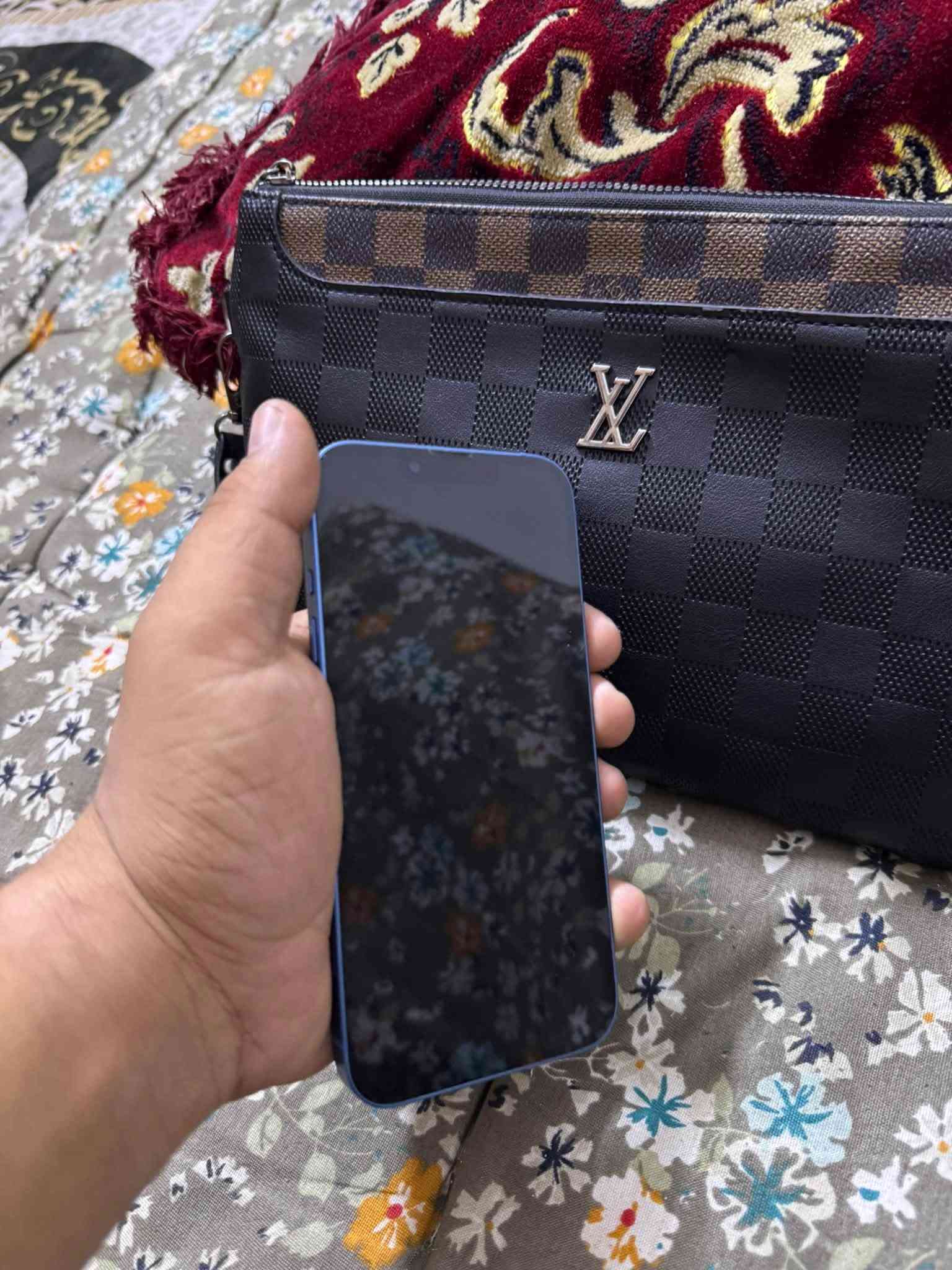 آيفون ١٣ • ١٢٨ • بطارية مستبدلة