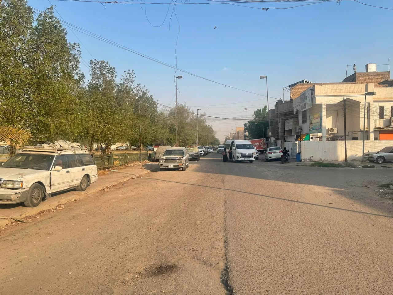 للبيع قطعة ارض مقابل الحديقه  بصف الركن صفحة الركن مبيوعه تباع بالكامل او تقطيع المساحه 116 متر الواجهه 9 والنزال 12،88 الموقع شارع فلسطين المستنصريه محله 504 خلف نادي التركمان مقابل الحديقه قريبه عالشارع العام للاتصال *********** او *********** شركة الخيمه للعقار
