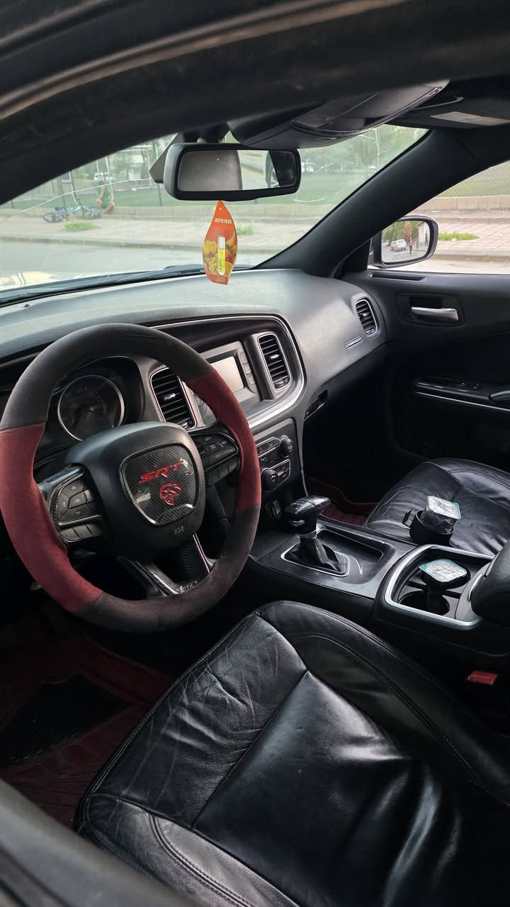Dodge charger sxt 2015
بڕاوە بڕاوە
سەيارەيەكى تابڵيى جوان و پاك و گەنجانه مەكينەى ٦ پستۆنى٣.٦ سەيارەكه كامل كراوه به 2021 SRT  فول فوله كوشن چەرم و سڵايده و حاسەى دواوەى هەيه كۆدى بۆ كراوه كاتى پليت وەرگرتن بيكه به ناوى خۆتەوه 
شوين :سليمانى بۆ نرخەكەى پەیوەندی بکەن .   ***********
