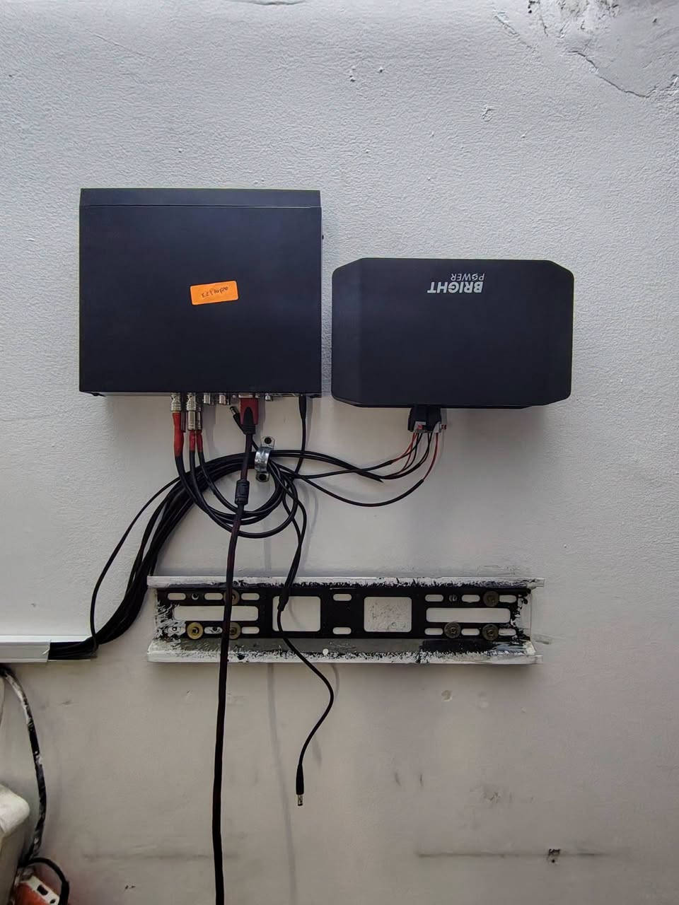 تم بحمد الله تنصيب منظومة كاميرات لشركة هيكفيجن
مكان العمل / الدوره

المنظومة تتكون من :
1- جهاز dvr يشغل 4 كاميرات بدقة 2 ميكا. 
2- عدد 4 كاميرات بدقة 2 ميكا تصوير ليلي نهاري ملون. 
3- عدد 4 بوكس استراحة للكاميرات. 
4- عدد 8 فيش bnc. 
5- عدد 8 فيش dc. 
6- عدد 2 ستاند كاميرا بطول (30-60 cm). 
7- جهاز UPS يشغل 8 كاميرات. 
ملاحظة : تم ربط المنظومة على الإنترنت لمشاهدتها في اي وقت و اي مكان. 
 

-----------------------------

مستعدين لتجهيز وتنصيب جميع كاميرات المراقبة  كافة المواقع( منازل _ محلات _ شركات )  للاستفسار يرجى مراسلة الصفحة
أو الاتصال على الرقم التالي :
***********
***********
قتيبه الشمري 

تابعنا على الانستكرام ( cam_q97 ) 
تابعنا على التيك توك ( cam_q97  ) 

العمل داخل بغداد فقط
