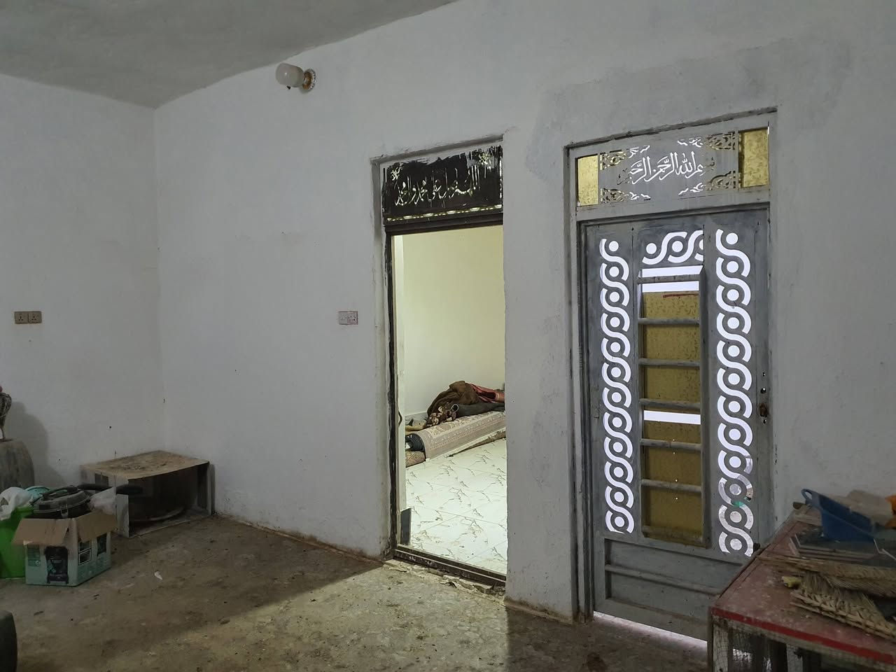 ***********
بيت ٢٠٠ متر اعكادة طابق ونص ٤ غرف ثنين فوك وثنين جوا 
بالعرضات مقابل مدرشة الشام الي بصف شؤون المرأة داخل الافرع
السعر ب١٧٠ وبي مجال
