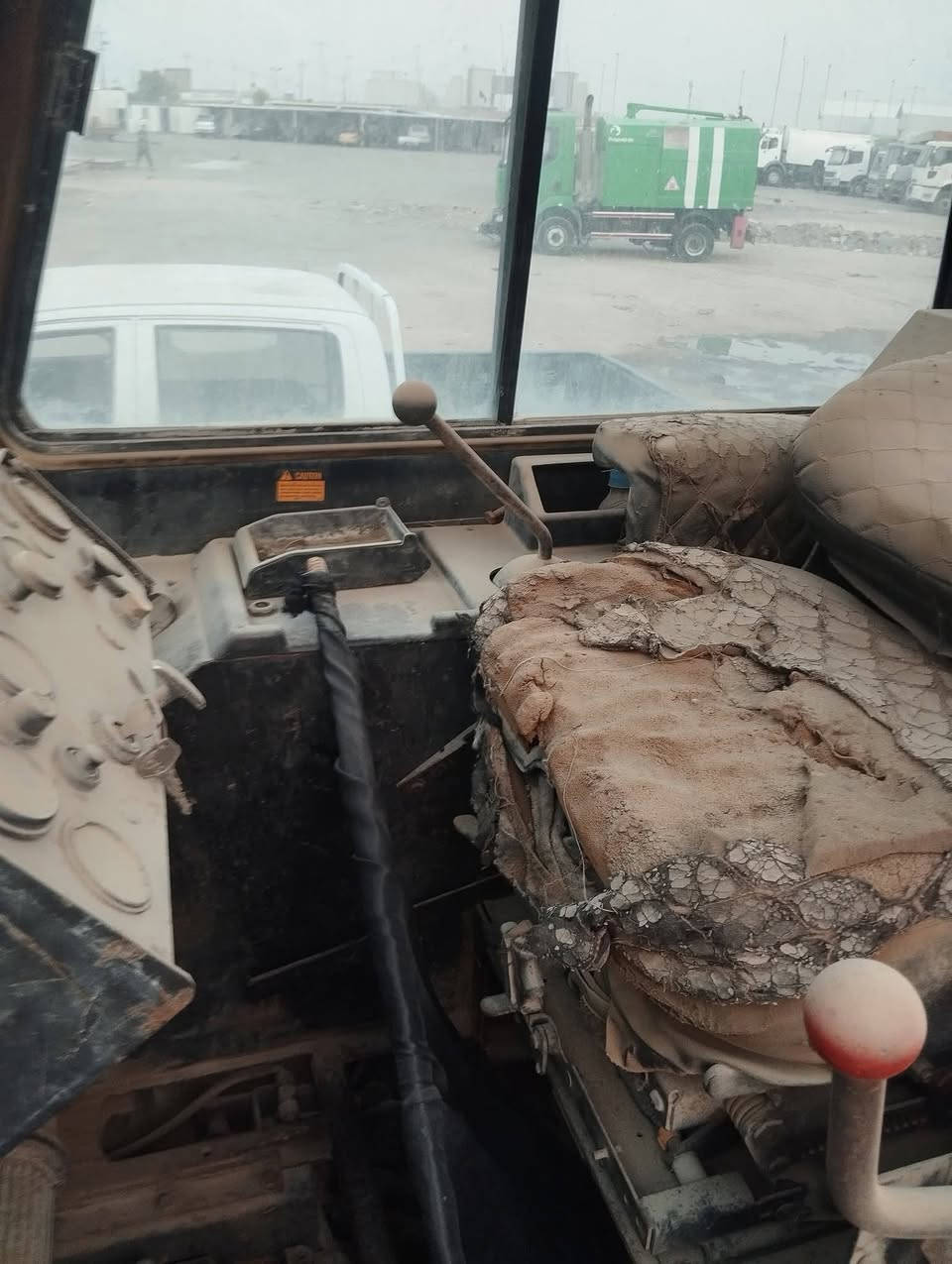 شفل بلدوز جوندير ادوات للبيع كوم حديد للاستفسار *********** البصره
