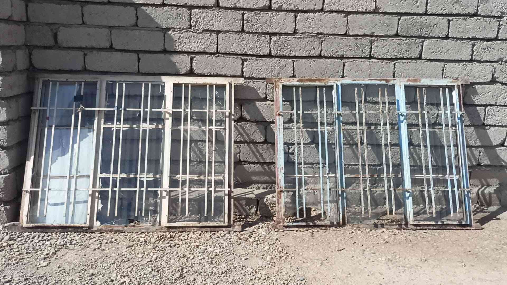 السلام عليكم
ابواب و شبابيك وهوائيات للبيع حديد ثقيل فصال الموصل
الشبابيك حديد ثقيل 4 ملم حتى جوم بيهن 
العدد 7
الابواب والملابن هم حديد ثقيل فصال الموصل
مكاني الشرقاط قرية شكرا 
الشراي يتصل ويتدلل
***********
