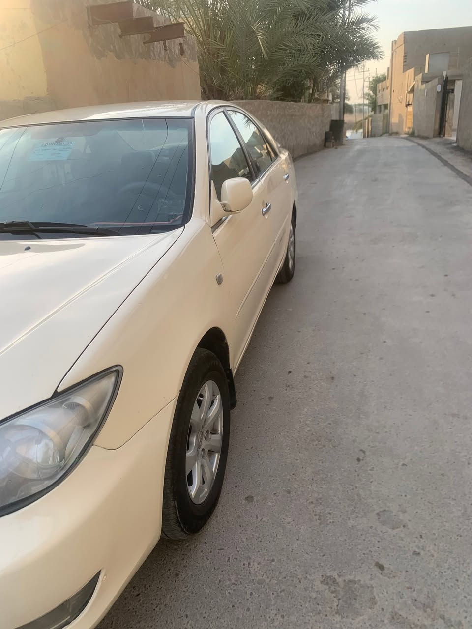 السلام عليكم
كامري ٢٠٠٦ 
محرك اربعه سلندر لاتنقيص ولا تبخير 
كير الحمدلله اي شي مابيه 
مصبوغه عام اثر جراد وبيه الجاملغ الخلفي ضرر بس مصلح تصليح مرتب 
خليجي تبريد شغال كهرباءيات شغاله 
رقم واسط  

٧٥ وبيه مجال 
الشراي يتصل وحياكم الله 
***********
