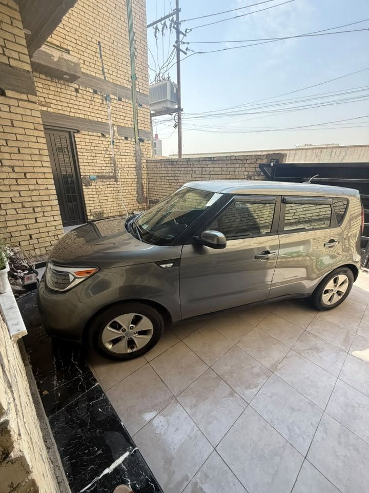 السلام عليكم سياره كيا صول ٢٠١٤ محرك ١٦٠٠ gdi وارد امريكي حادث موضحه في الصور سياره جاهزه من تبريد وحداديه رقم بغداد باسمي مصبوغه حزام لغرض جماليه مكان بغداد الزعفرانية سعر ٩٨ الهاتف ***********

