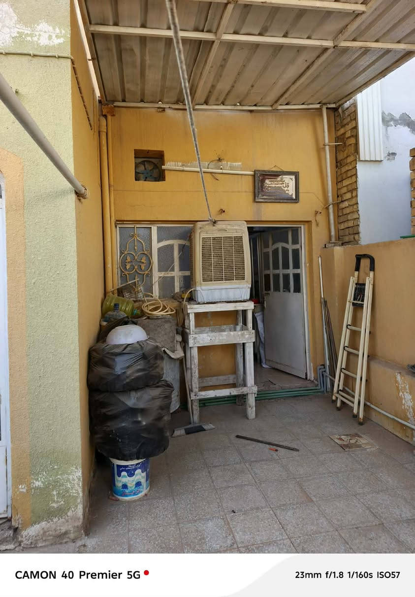السلام عليكم ورحمة الله وبركاته اخوان عندي بيت حي الفرات مساحه ١٨٩ بيت عكاده بشارع المستوصف غرفتين وصاله وبراني صحيات داخليه وخارجيه مطبخ الاستفسار الاتصال على الرقم *********** قرب مدرسه المتميزات
