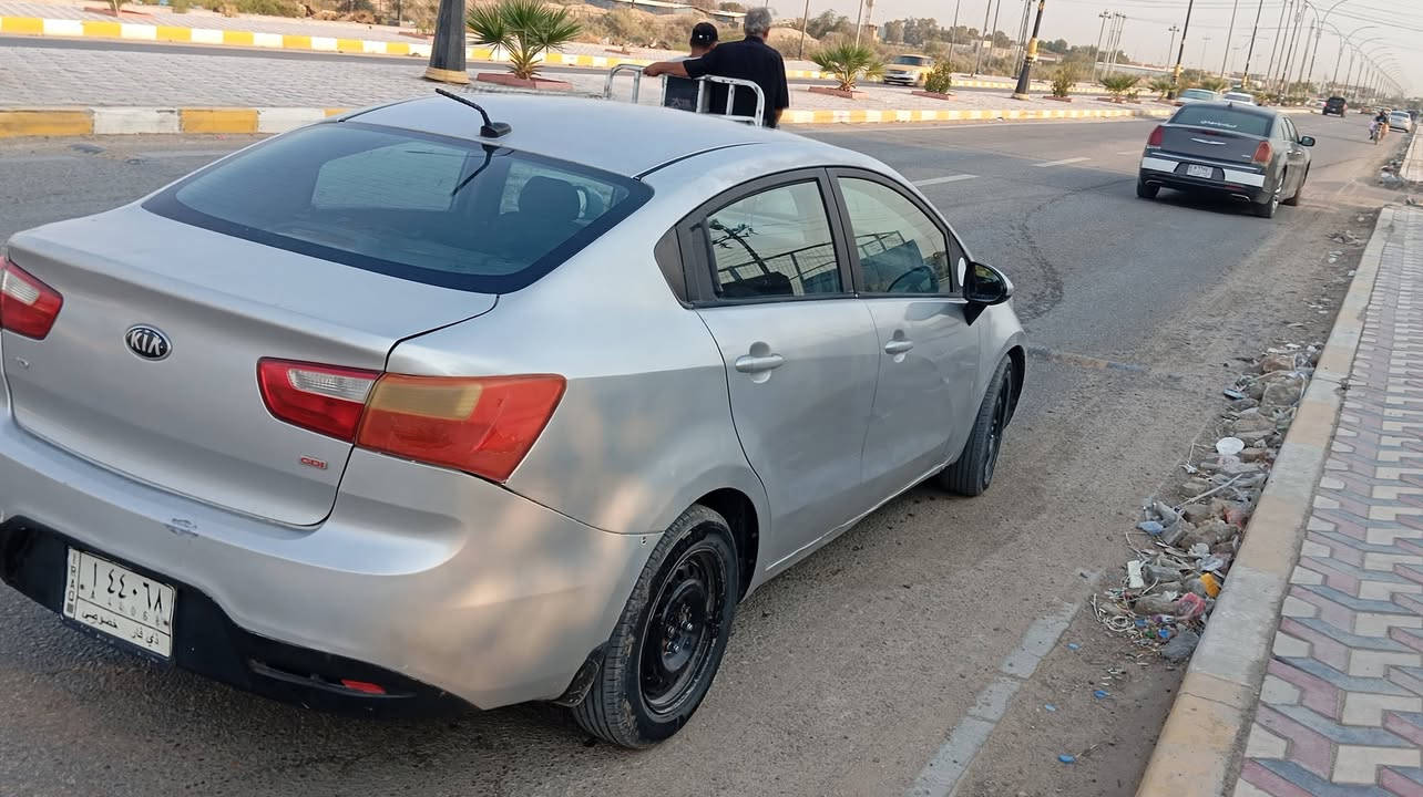 السلام عليكم اعيد النشر بسبب الوعود الكاذبة اخوان رجآ لاتكول امسح المنشور وماتجي اخوان سياره كيه ريو 14 وارد امريكي كير مكينه حداديه كهربائيات خير من الله دواخل كلش حلوه بيه ضربه بلجاملغ الخلفي لاواصله الحوض ولا التكمه بيه طخات بصيطه مصلحه ومرشوشه حزام السياره بيه جراد راعيه بلشطره يريد مداور للاستفسار اكثر ***********بيه وتساب مكان الشطره السعر ،46قفل قفل
