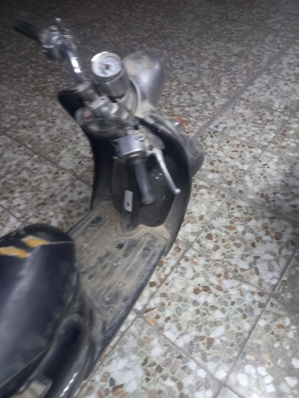 سلام عليكم دراجه كلاسك فحل متروكه ماتشتغل دراجه كله بعدها على وضع البلادي كهربائيات كله شغاله بس متروكه سعرهة ١٥٠ وبيه مجال بسيط للشراي مكاني بغداد العبيدي رقمي *********** دراجه فحل قفل كسل ابلادي
