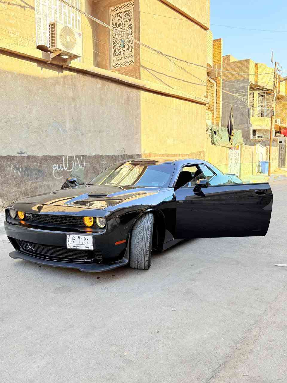 سلام عليكم
عارض سياره للبيع جالنجر موديل 2018 السياره مكفوله كفاله عامه ماعده الجاملغ لأمامي صبغ كلير محرك كفاله كير كفاله تخم تاير حداديه جديده تبريد شغاله السياره فول عده الفتحه المحرك 3600 
مكاني بغداد 
الرقم /***********
