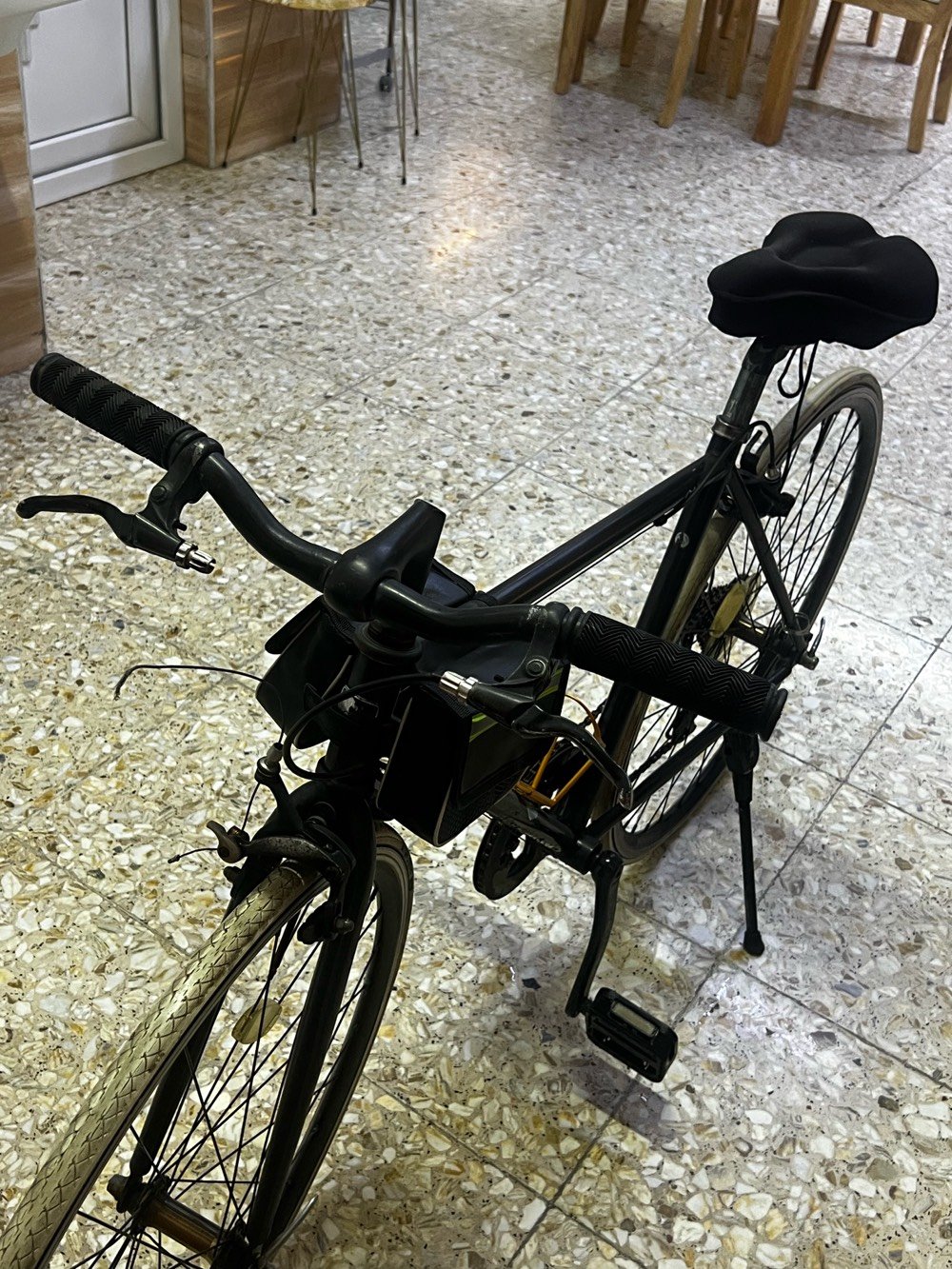 باسكل c700 نظيف وحلو وراقي جدا وعملي بل شارع يحتوي على ستناد مطاره وجنطه وفسفوريات بل تاير وكشن مبطن باسفنج العطل الوحيد تايرات فقط بأشكل حلو ونظيف
سلام عمي، شنو الموديل/الماركة بالضبط؟ وإذا تعرف المقاس همين (مثل 26 أو 27.5 أو 700c) اذكره حتى يكون الإعلان أوضح.: 
26
الباسكل شغّال 100%؟ بيه أي عطل ثاني غير التايرات، مثل السلسلة/السرعات/الفرامل/الستناد؟: 
لا بس التايرات
تايراتها شنو وضعها بالضبط: تحتاج تبديل بس، لو بيها ثقب/تآكل/تفريغ هوا؟: 
تبديل فقط 
المكان وين بالضبط بالعراق؟ وأي مدينة/منطقة حتى الزبون يعرف وين يراجعك.: 
بغداد شارع فلسطين حي الإدريس 
تقبل فحص وتجربة قبل الشراء؟ وشنو آخر سعر نهائي ويا مجال بسيط لو السعر ثابت؟: 
بي مجال 