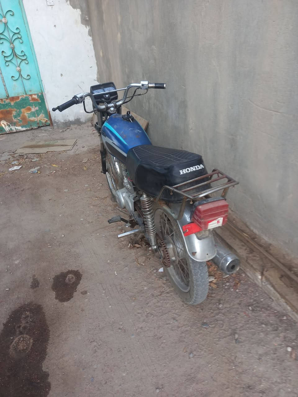 دراجه ايراني ادواات للبيع كامله من كلشي كهربائيات هورن بوجكترات لايت السعر 450الف
تلفون ***********
