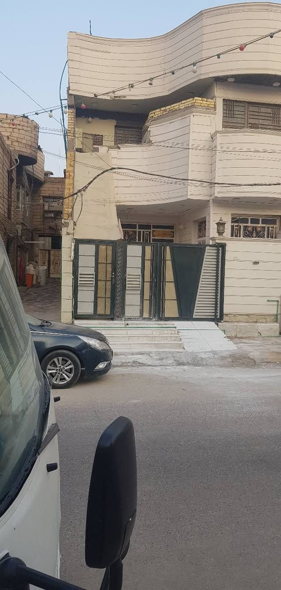 دار للبيع مع شقه معزوله المساحه ١٦٢واقع حال ١٩٠ تقريبا على شارع تجاري الشرقيه قرب مدرسة النضال بناء حديث ***********
