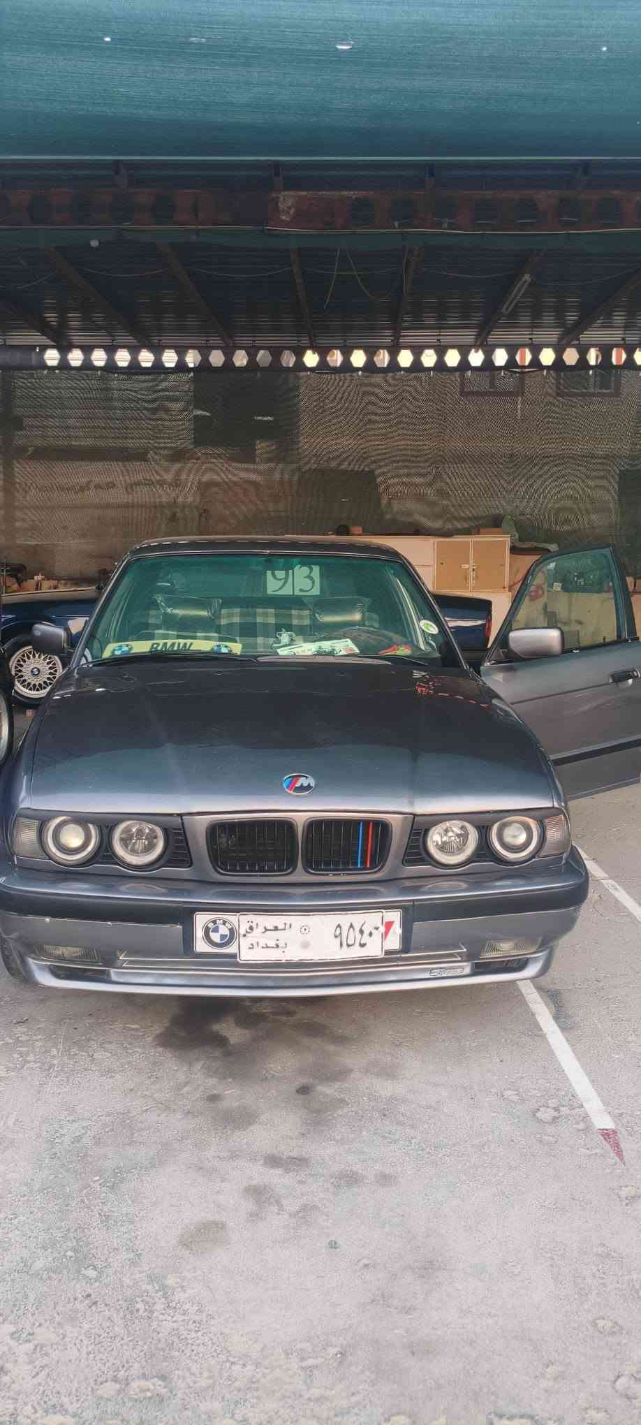 ماشاءاللە ❤️🇩🇪.  BMW .1992 
520i گێڕڕ عادی 
بەشەرتی گێڕوو مەکینە نە بوخاری هەیە نە سەرف بەشەرتی 10 فیتەر 
ئارمی پلاستیکی سلێمانی ئاڕمە تازەکانە 2025 بەشەرتی ئەوەلیات و حاسیبەو خەرامەو داروو بەرد .ئەتوانی ئاڕمەکەش بکەیت بە ناوی خۆتەوە . 
4جام کارەبای . 
ناوێکی زۆر جوان 
4 مکەبەرەی بیلادی بی ام 
نرخەکەشی داوای 42 گەڵاو معامەلەیکی برایانەی لێ ئەکەم . 
سەیارەکە وەسفی ناوێ ڕووبوڕوو جوانترە . 
شوێن سلێمانی 
*********** السليمانية, العراق

نص مكتوب في الصور:
- بنکەی ئاسایشی بەکرەجو- بەشی نەهێشتنی تاوان Sulaymaniyah, Iraq