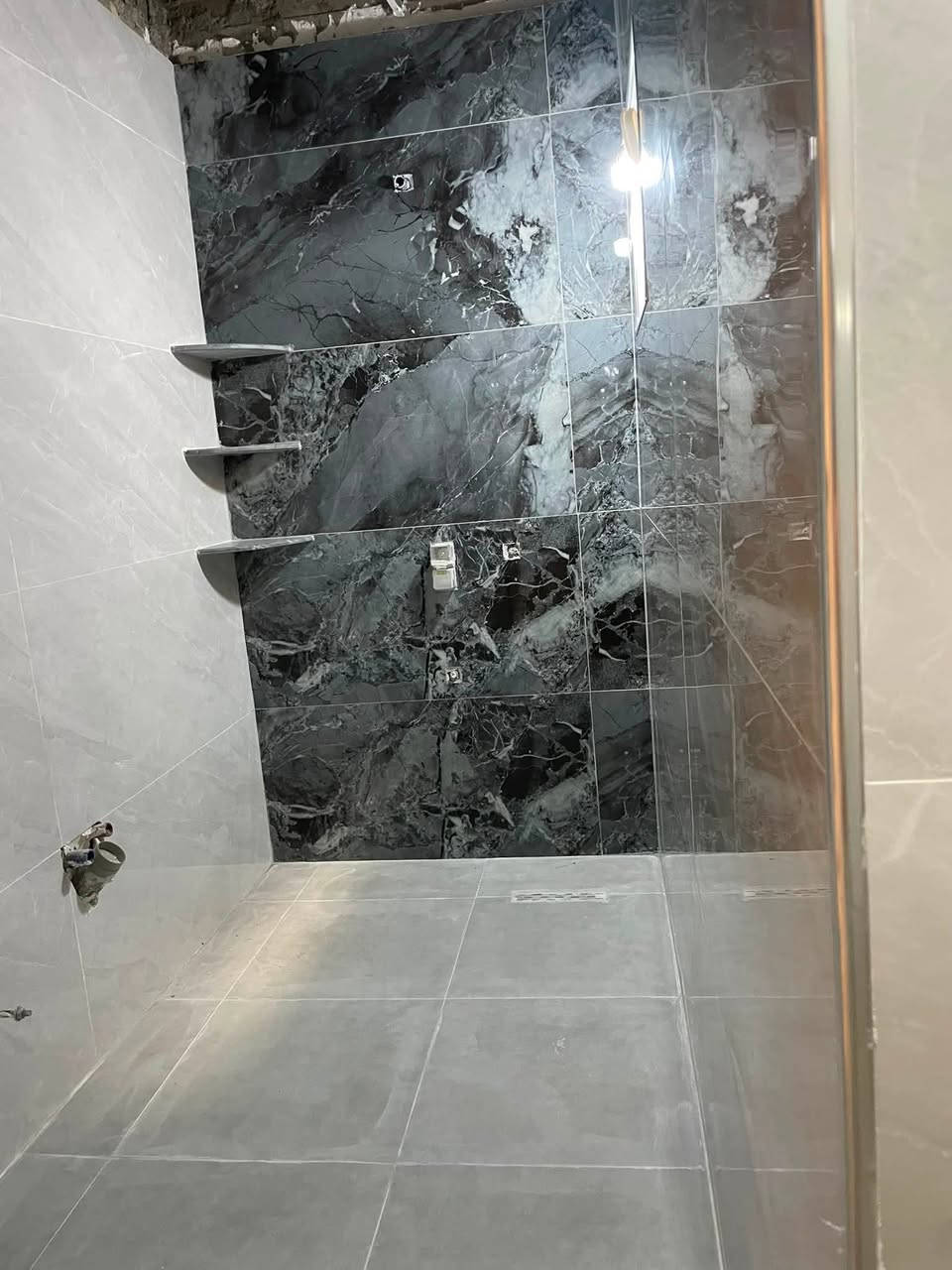 عندك بيت تريد ترممه سراميك مرمر صبغ مانع رطوبه  تفليش   كادر موجود عليك بس تخابر وحنه بخدمتك *********** واتس
